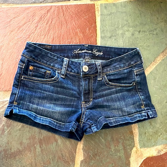 American Eagle dark blue stretch jean shorts size 2 - Picture 1 of 5